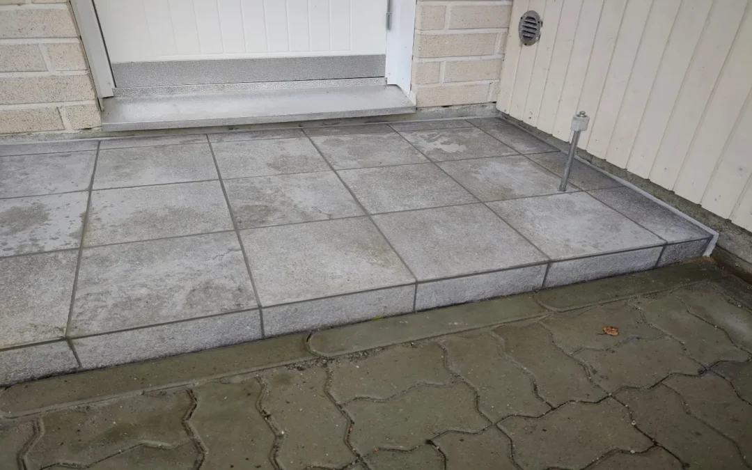 Entrance, 1 step – ceramic tiles