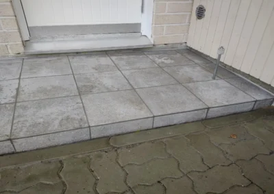 Entrance, 1 step – ceramic tiles